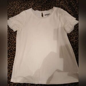 Daisy Fuentes Tee With Lace Accents Size Medium